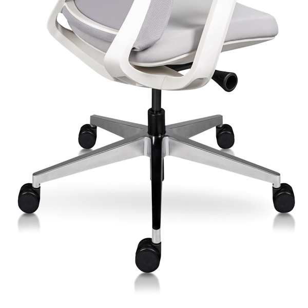 Silla pamplona con estructura blanca y malla gris con cabecera