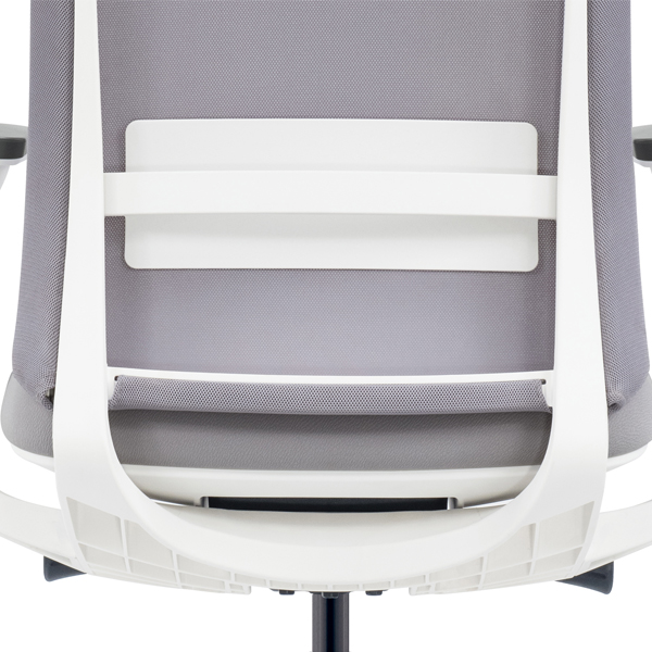 Silla pamplona con estructura blanca y malla gris con cabecera