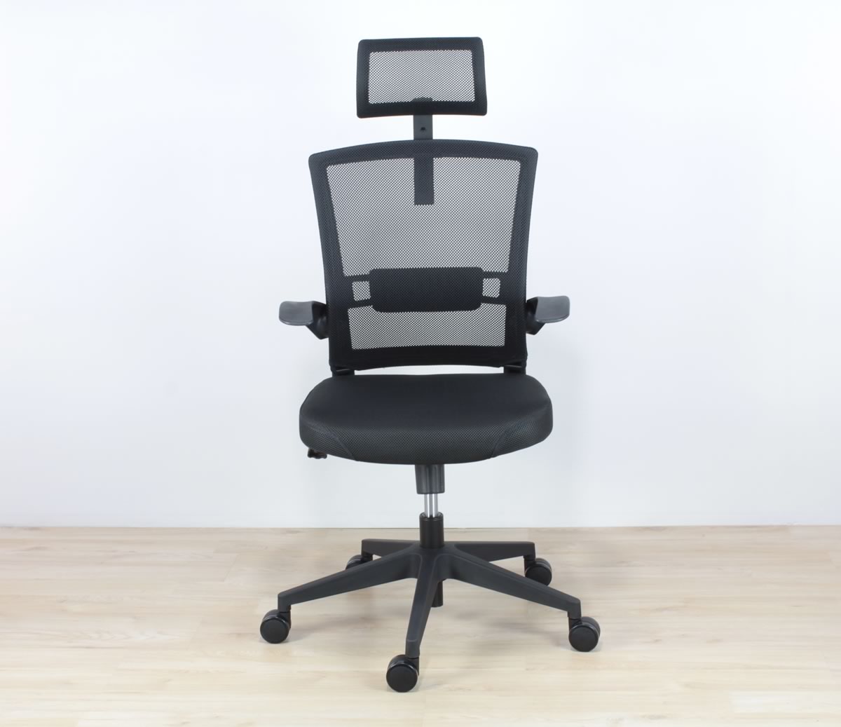 Silla samos de malla con soporte lumbar y brazos abatibles