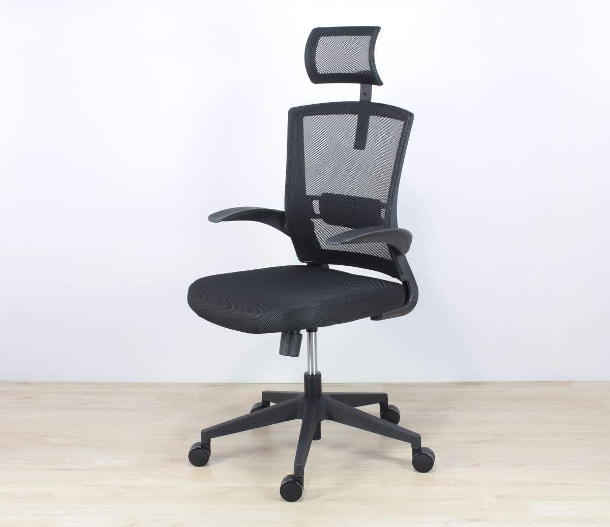 Silla samos de malla con soporte lumbar y brazos abatibles