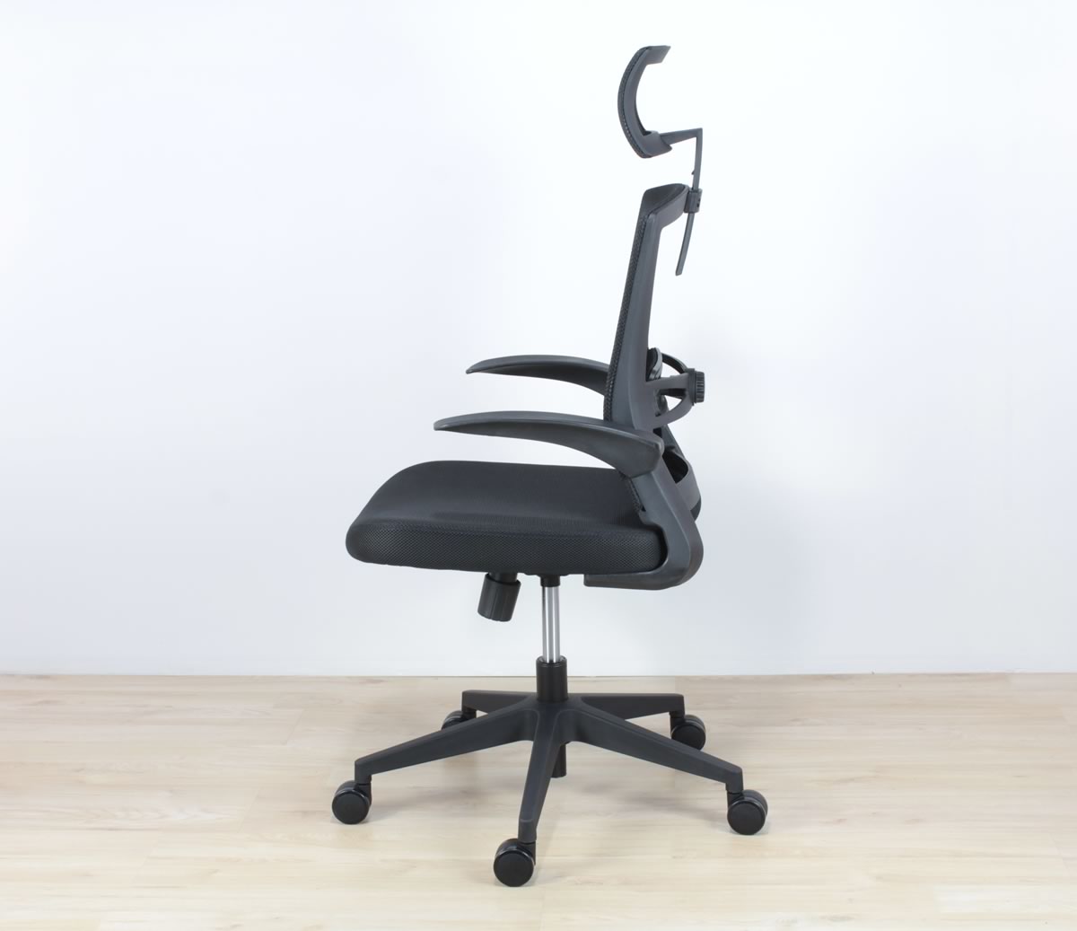 Silla samos de malla con soporte lumbar y brazos abatibles