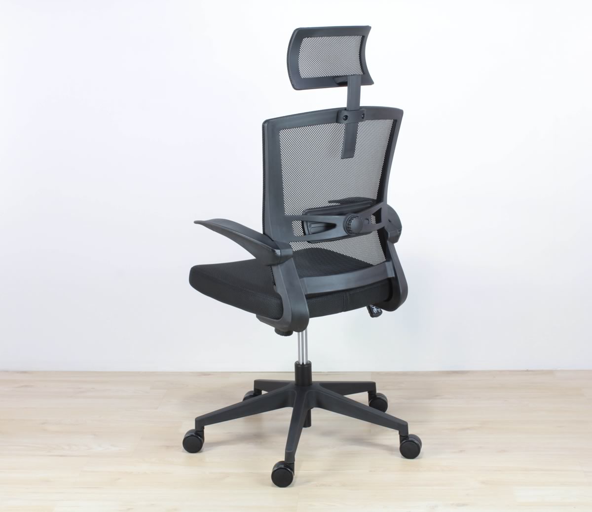 Silla samos de malla con soporte lumbar y brazos abatibles