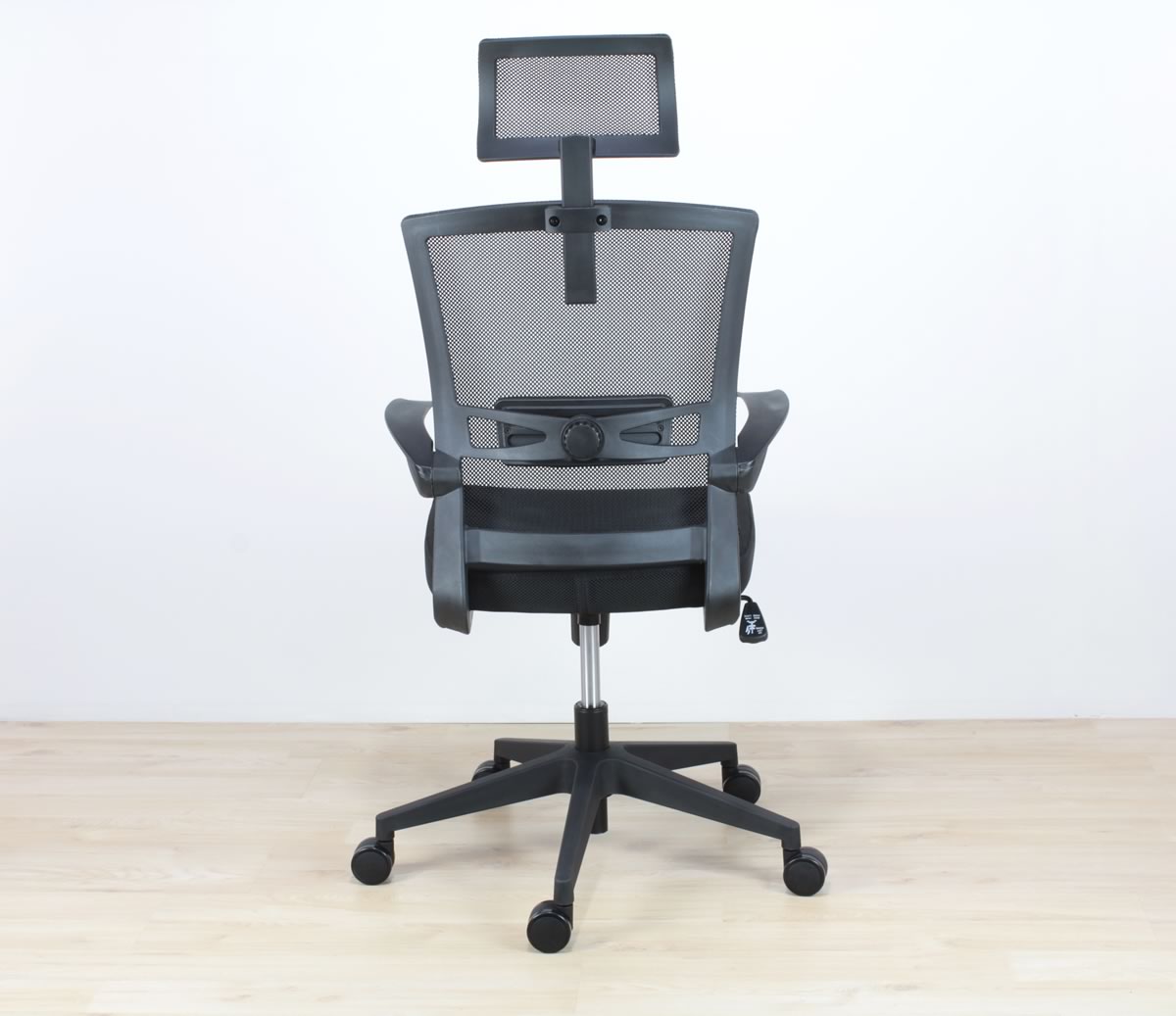 Silla samos de malla con soporte lumbar y brazos abatibles