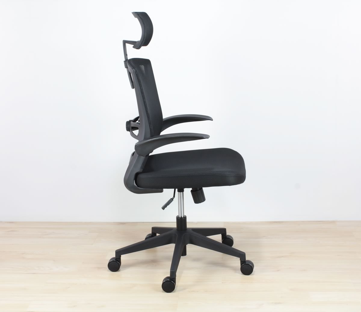 Silla samos de malla con soporte lumbar y brazos abatibles