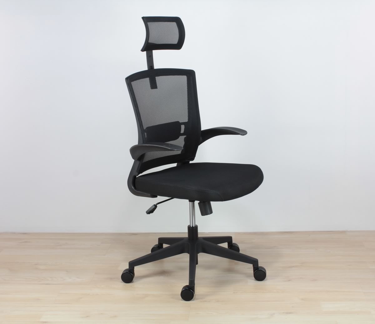 Silla samos de malla con soporte lumbar y brazos abatibles