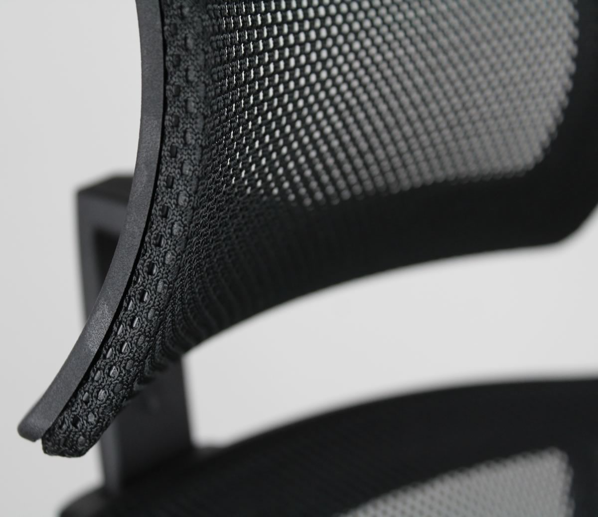 Silla samos de malla con soporte lumbar y brazos abatibles