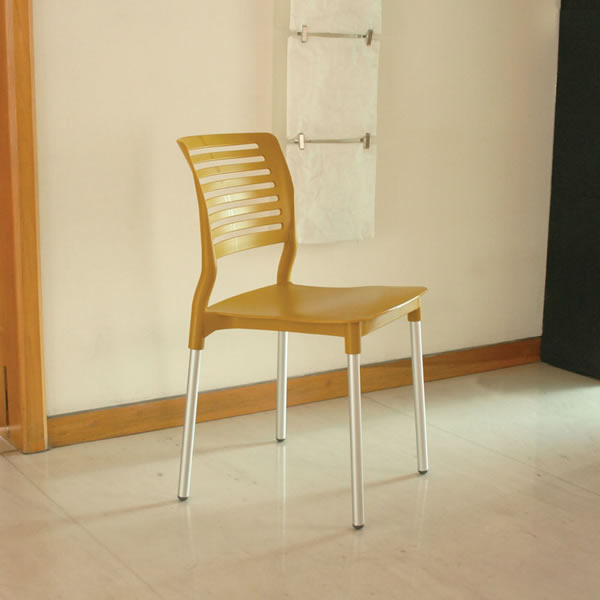 Silla breeze de polipropileno resistente a los rayos UV para cafeterías