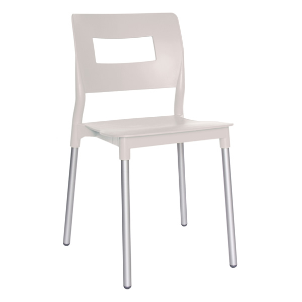 Silla sand ideal para terrazas o cafeterías de polipropileno