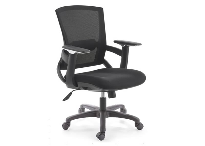 Silla reclinable tapizada en malla con detalles en cromo