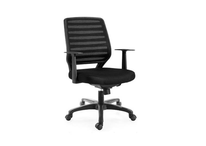 Silla operativa irlanda tapizada en mesh y tela color negra con brazos fijos en T