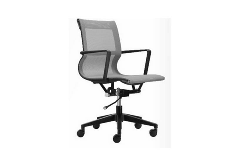 Silla sucre con diseño moderno tapizada en malla con brazos fijos